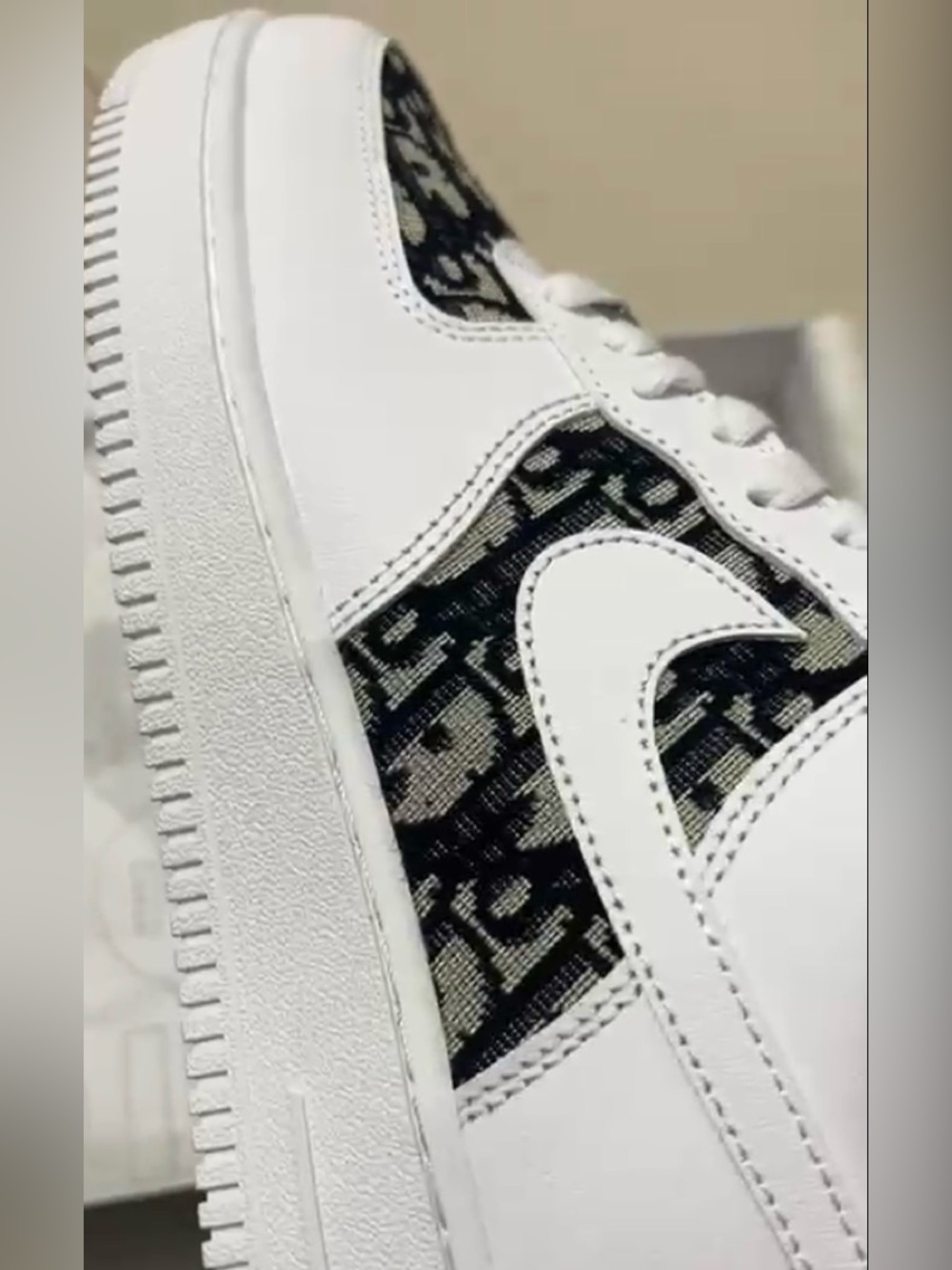 Nike Men White Sneakers with Black Pattern